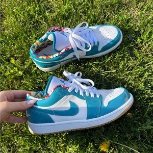 Nike Turquoise and White Low-Top Sneakers